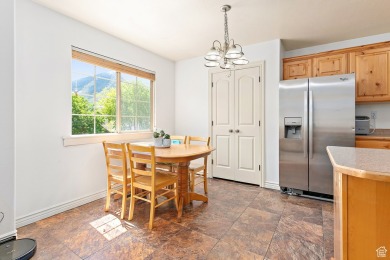 Beautiful townhome in Canyon Glen! Just steps from Spanish Oaks on Spanish Oaks Golf Course in Utah - for sale on GolfHomes.com, golf home, golf lot