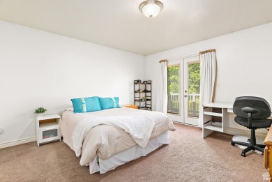Beautiful townhome in Canyon Glen! Just steps from Spanish Oaks on Spanish Oaks Golf Course in Utah - for sale on GolfHomes.com, golf home, golf lot