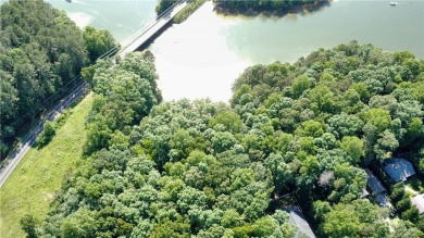 Great lake lot in the Foxwood Hills community, zoned yellow but on Fox Wood Hills Golf Course in South Carolina - for sale on GolfHomes.com, golf home, golf lot