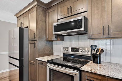 This beautiful 3BR, 3BA townhouse is truly a rare find. The 2nd on Glenlakes Golf Club in Alabama - for sale on GolfHomes.com, golf home, golf lot