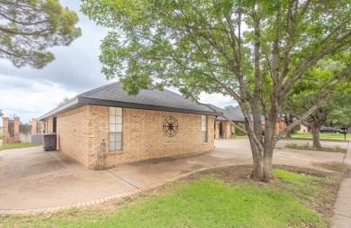 This sweet home, nestled on the 5th hole of Green Tree golf on Green Tree Country Club in Texas - for sale on GolfHomes.com, golf home, golf lot