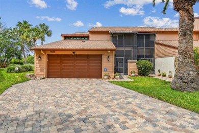 Beautifully renovated townhome in Feather sound Country Club on Feather Sound Country Club in Florida - for sale on GolfHomes.com, golf home, golf lot