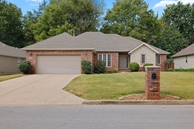 Welcome to this home in Deer Lake Estates! Featuring a NEW roof on Deer Lake Golf Club in Missouri - for sale on GolfHomes.com, golf home, golf lot