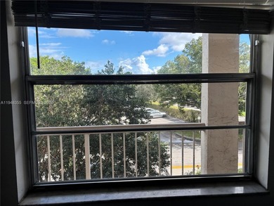 Welcome to resort-style living in this beautifully maintained on Wynmoor Golf Course in Florida - for sale on GolfHomes.com, golf home, golf lot