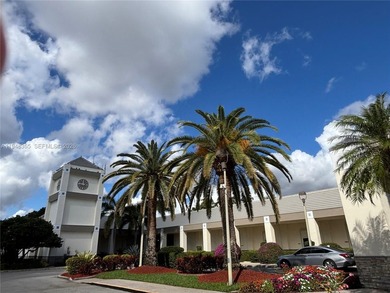 Welcome to resort-style living in this beautifully maintained on Wynmoor Golf Course in Florida - for sale on GolfHomes.com, golf home, golf lot