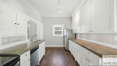 Charming 1920s bungalow in the heart of New Braunfels! This 2 on Landa Park Golf Course in Texas - for sale on GolfHomes.com, golf home, golf lot