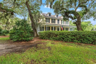 This charming 2 bedroom, 2.5 bathroom townhome located in on Wachesaw Plantation Club in South Carolina - for sale on GolfHomes.com, golf home, golf lot