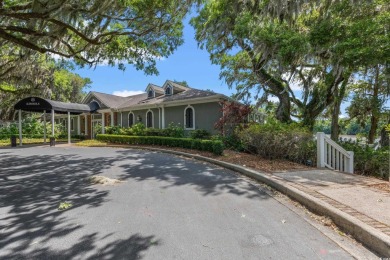This charming 2 bedroom, 2.5 bathroom townhome located in on Wachesaw Plantation Club in South Carolina - for sale on GolfHomes.com, golf home, golf lot
