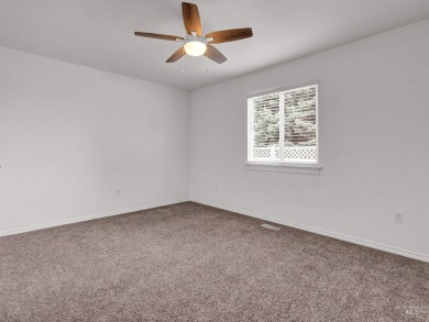 Great 4 Bedroom, 2 Bath home with split floor plan and nice size on Lakeview Golf Club in Idaho - for sale on GolfHomes.com, golf home, golf lot