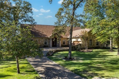 **Luxurious Lakefront Living at Pinnacle Golf Club**  
Welcome on Pinnacle Golf and Boat Club in Texas - for sale on GolfHomes.com, golf home, golf lot