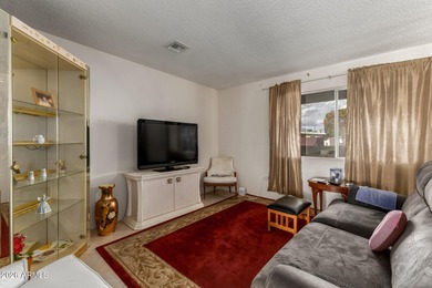 Cute as a button and move-in ready! Close to the Fairway Center on Sun City South Golf Course in Arizona - for sale on GolfHomes.com, golf home, golf lot