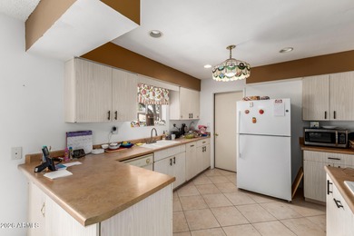 Cute as a button and move-in ready! Close to the Fairway Center on Sun City South Golf Course in Arizona - for sale on GolfHomes.com, golf home, golf lot