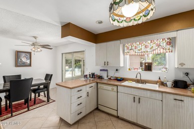 Cute as a button and move-in ready! Close to the Fairway Center on Sun City South Golf Course in Arizona - for sale on GolfHomes.com, golf home, golf lot