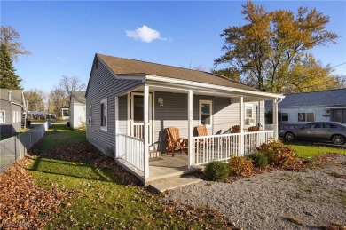 Renovated cottage is located in the heart of Geneva on the Lake on Geneva On The Lake Municipal Golf Course in Ohio - for sale on GolfHomes.com, golf home, golf lot