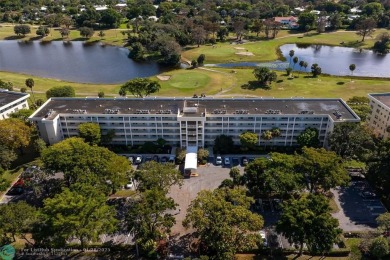 This beautifully updated 2-bedroom, 2-bathroom condo is located on Oaks Country Club in Florida - for sale on GolfHomes.com, golf home, golf lot