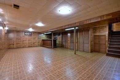 SOLID BUILT BRICK AND SIDING 3 STEP RANCH WITH OVER 2000 SF  OF on Village Links of Glen Ellyn in Illinois - for sale on GolfHomes.com, golf home, golf lot