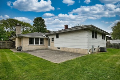 SOLID BUILT BRICK AND SIDING 3 STEP RANCH WITH OVER 2000 SF  OF on Village Links of Glen Ellyn in Illinois - for sale on GolfHomes.com, golf home, golf lot