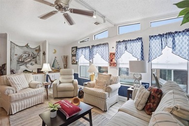 MOVE-IN READY!! REMODELED and UPGRADED KITCHEN -- the heart of on Brookridge Country Club in Florida - for sale on GolfHomes.com, golf home, golf lot