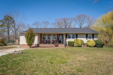 Welcome to this charming ranch style home, meticulously on McCulloughs Emerald Golf Links in New Jersey - for sale on GolfHomes.com, golf home, golf lot