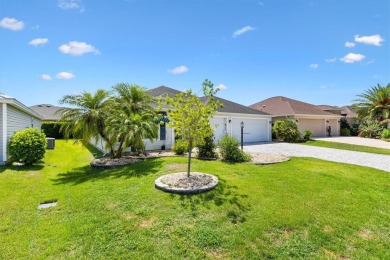 Beautifully maintained 3/2 Sunflower Designer Home with 2 Car on Pennbrooke Fairways in Florida - for sale on GolfHomes.com, golf home, golf lot