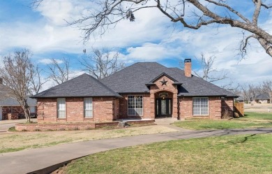 Elegant Corner Lot Home with Pool in Gated Pecan Plantation! on Pecan Plantation Country Club in Texas - for sale on GolfHomes.com, golf home, golf lot