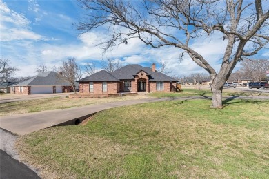 Elegant Corner Lot Home with Pool in Gated Pecan Plantation! on Pecan Plantation Country Club in Texas - for sale on GolfHomes.com, golf home, golf lot