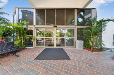 Excepcional opportunity in Mystic Pointe , Aventura city. Corner on Turnberry Isle Resort and Club in Florida - for sale on GolfHomes.com, golf home, golf lot