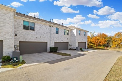Welcome home to this beautifully designed, modern open-concept on Iron Horse Golf Course in Texas - for sale on GolfHomes.com, golf home, golf lot
