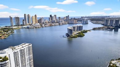 Excepcional opportunity in Mystic Pointe , Aventura city. Corner on Turnberry Isle Resort and Club in Florida - for sale on GolfHomes.com, golf home, golf lot