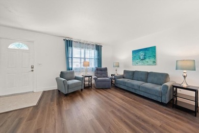 Carefree Florida Living in Kings Point's Premier 55+ Resort on Kings Point Executive Golf Course in Florida - for sale on GolfHomes.com, golf home, golf lot