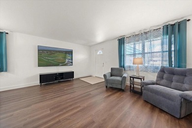 Carefree Florida Living in Kings Point's Premier 55+ Resort on Kings Point Executive Golf Course in Florida - for sale on GolfHomes.com, golf home, golf lot