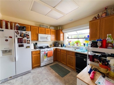 Well-maintained 2-bedroom, 2-bath home in the 55+ community of on Highland Falls Golf Club in Nevada - for sale on GolfHomes.com, golf home, golf lot