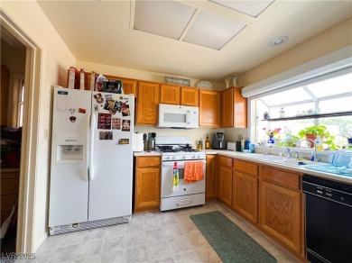 Well-maintained 2-bedroom, 2-bath home in the 55+ community of on Highland Falls Golf Club in Nevada - for sale on GolfHomes.com, golf home, golf lot