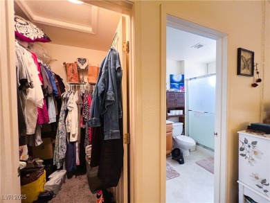 Well-maintained 2-bedroom, 2-bath home in the 55+ community of on Highland Falls Golf Club in Nevada - for sale on GolfHomes.com, golf home, golf lot