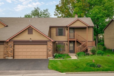 Freshly updated, move-in ready! This spacious 2 bed/2 bath on Village Links of Glen Ellyn in Illinois - for sale on GolfHomes.com, golf home, golf lot