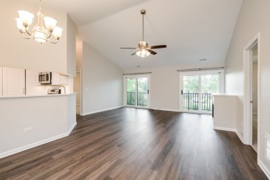 Freshly updated, move-in ready! This spacious 2 bed/2 bath on Village Links of Glen Ellyn in Illinois - for sale on GolfHomes.com, golf home, golf lot