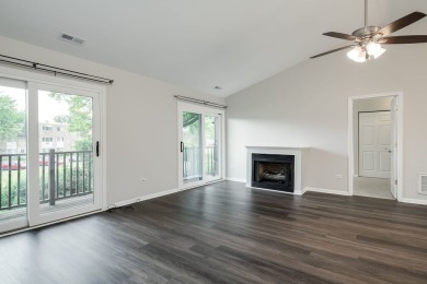 Freshly updated, move-in ready! This spacious 2 bed/2 bath on Village Links of Glen Ellyn in Illinois - for sale on GolfHomes.com, golf home, golf lot