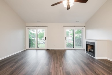 Freshly updated, move-in ready! This spacious 2 bed/2 bath on Village Links of Glen Ellyn in Illinois - for sale on GolfHomes.com, golf home, golf lot