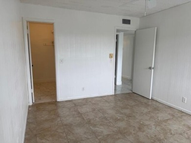GORGEOUS updated 2 bed 2 bath unit on the 2nd floor in Kings on Kings Point Golf -Flanders Way in Florida - for sale on GolfHomes.com, golf home, golf lot