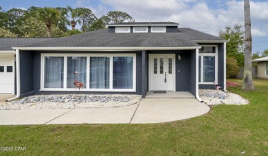 ***STUNNING REMODEL IN COLONY CLUB*** Discover modern elegance on Holiday Golf Club in Florida - for sale on GolfHomes.com, golf home, golf lot