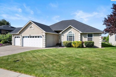 MLS# 283806 This gorgeous home sits safely off the 12th tee box on Horn Rapids Golf Club in Washington - for sale on GolfHomes.com, golf home, golf lot