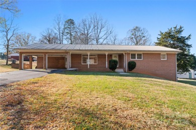 This full brick ranch home featuring 3 bedrooms, 2 full on Club At Irish Creek in North Carolina - for sale on GolfHomes.com, golf home, golf lot