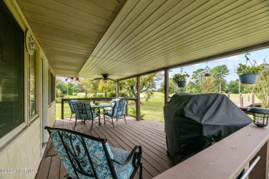 Welcome to this stunning 3-bedroom, 2.5-bathroom brick ranch on Harbour Point Golf Club in North Carolina - for sale on GolfHomes.com, golf home, golf lot