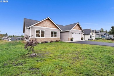 Stunning new home in the Bella Ridge neighborhood within the on Lewis and Clark Public Golf Course in Oregon - for sale on GolfHomes.com, golf home, golf lot