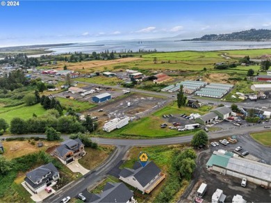 Stunning new home in the Bella Ridge neighborhood within the on Lewis and Clark Public Golf Course in Oregon - for sale on GolfHomes.com, golf home, golf lot