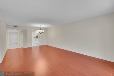 This 'JUNIPER' FLOOR PLAN HAS INSIDE WASHER/DRYER, UPDATED on Wynmoor Golf Course in Florida - for sale on GolfHomes.com, golf home, golf lot
