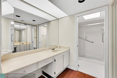 This 'JUNIPER' FLOOR PLAN HAS INSIDE WASHER/DRYER, UPDATED on Wynmoor Golf Course in Florida - for sale on GolfHomes.com, golf home, golf lot