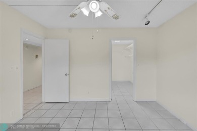 This 'JUNIPER' FLOOR PLAN HAS INSIDE WASHER/DRYER, UPDATED on Wynmoor Golf Course in Florida - for sale on GolfHomes.com, golf home, golf lot