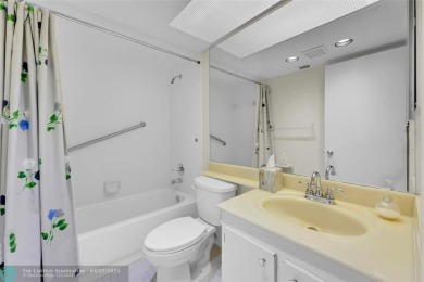 This 'JUNIPER' FLOOR PLAN HAS INSIDE WASHER/DRYER, UPDATED on Wynmoor Golf Course in Florida - for sale on GolfHomes.com, golf home, golf lot