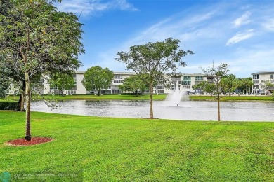 This 'JUNIPER' FLOOR PLAN HAS INSIDE WASHER/DRYER, UPDATED on Wynmoor Golf Course in Florida - for sale on GolfHomes.com, golf home, golf lot